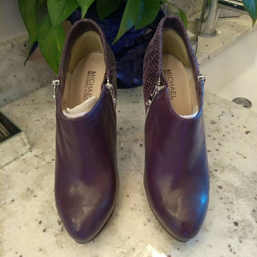 Authentic Michael Kors Leather Booties
